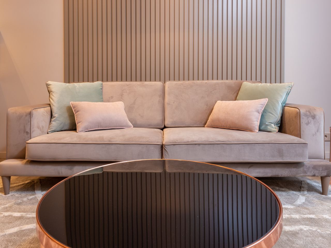 Beiges Samt-Sofa, 3-Sitzer